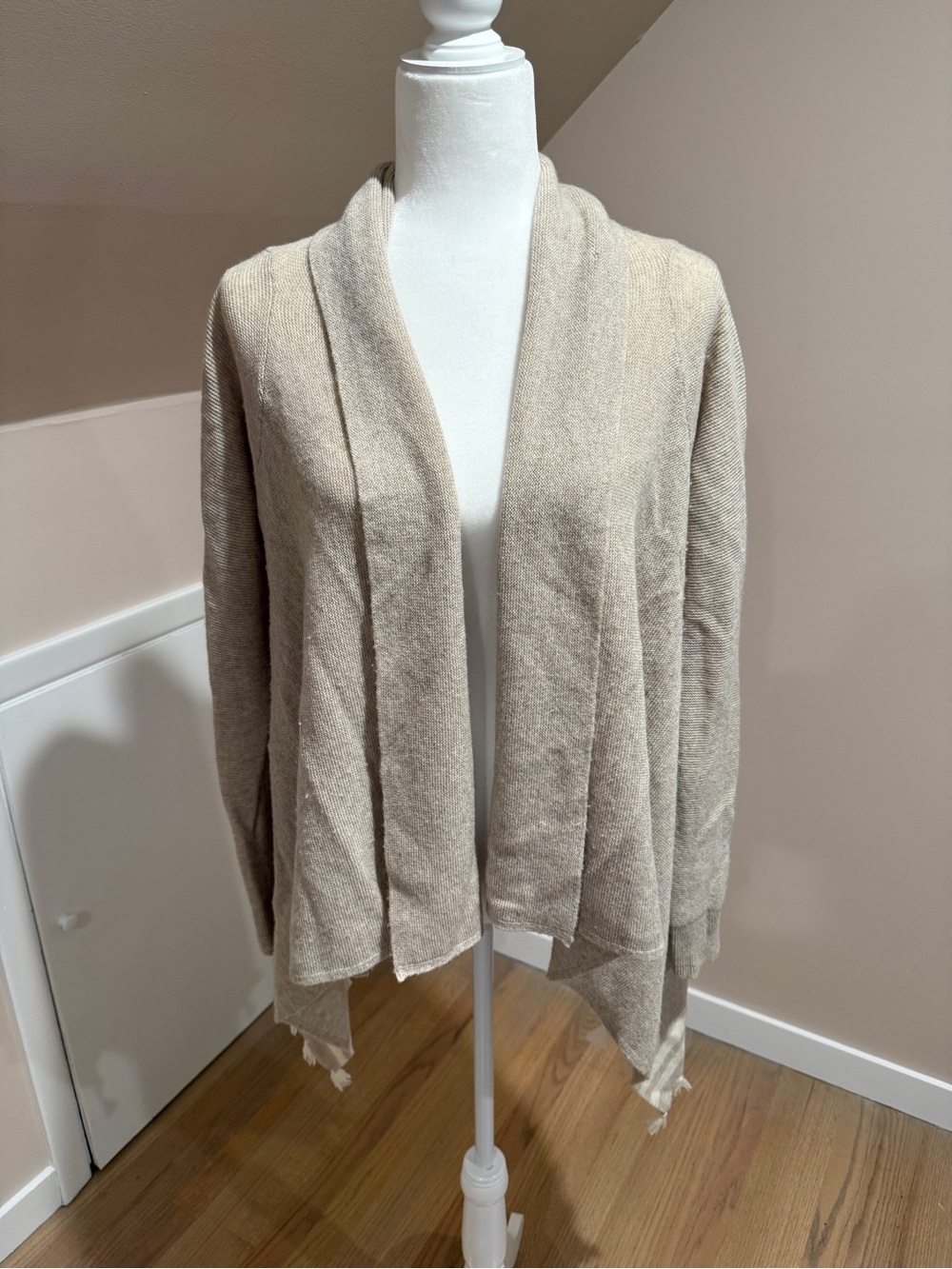 Women’s vineyard vines Beige Open-Front Cardigan with Tassels, Size Small